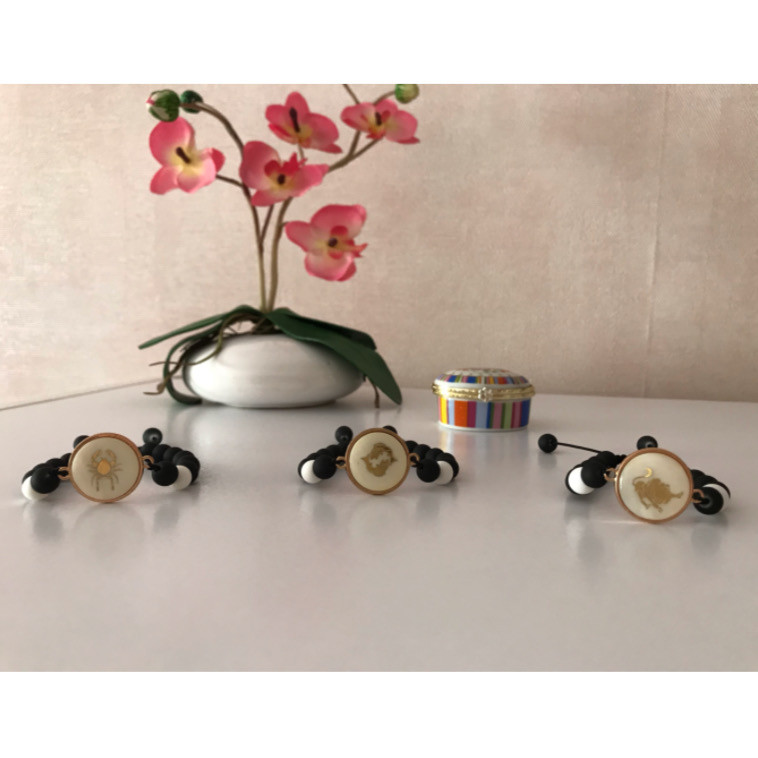 دستبند زنانه طرح ماه دی