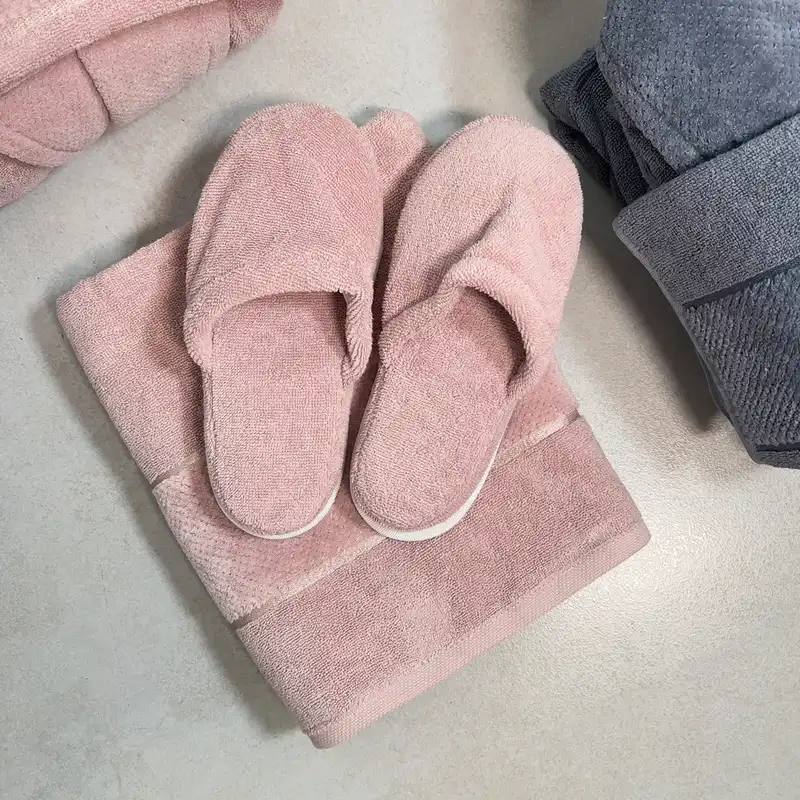 سرویس حوله پالتویی 11 تکه مدل عروس و داماد طرح میکرو کد 61914