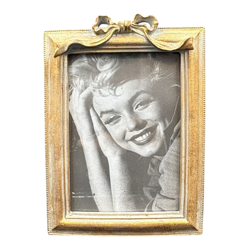 قاب عکس مدل ۲۰۵۷