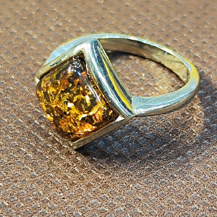 انگشتر نقره زنانه نقره جات بافندگان مدل سنگ کهربا لهستان کد 2024 انگشتر نقره زنانه نقره جات بافندگان مدل سنگ کهربا لهستان کد 2024