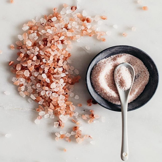 نمک صورتی هیمالیا دانه ریز شادراج - 600 گرم