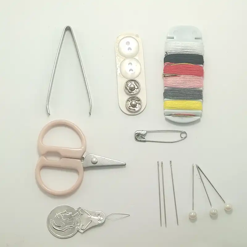 جعبه ابزار خیاطی مدل مسافرتی طرح هلو مجموعه 20 عددی