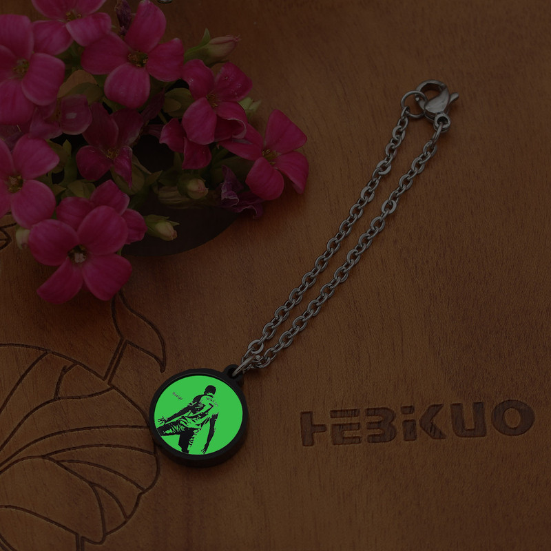 آویز ساعت زنانه ناکسیگو مدل شب تاب طرح کریستیانو رونالدو کد AW7232