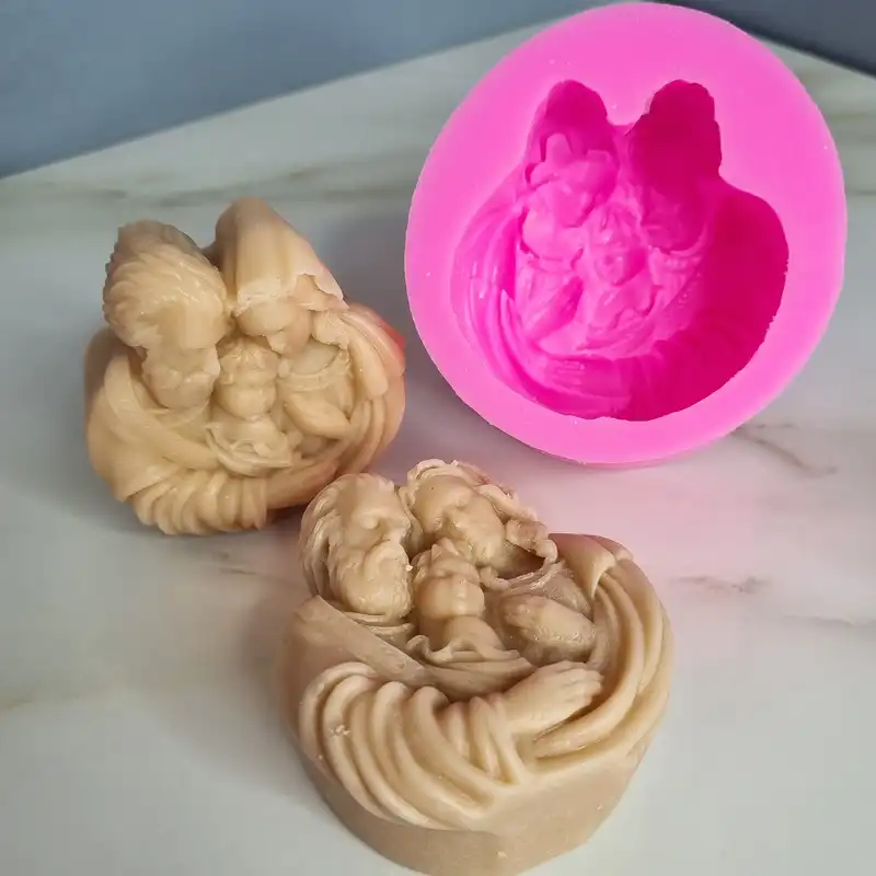 قالب شمع مدل آغوش خانواده کد C 08CM