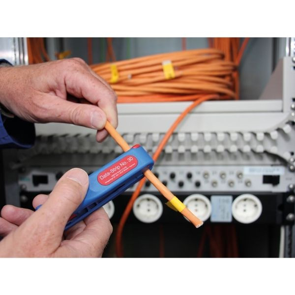 انبر سیم لخت کن ویکن مدل No. 30 کد  52000030 سایز 6 اینچ