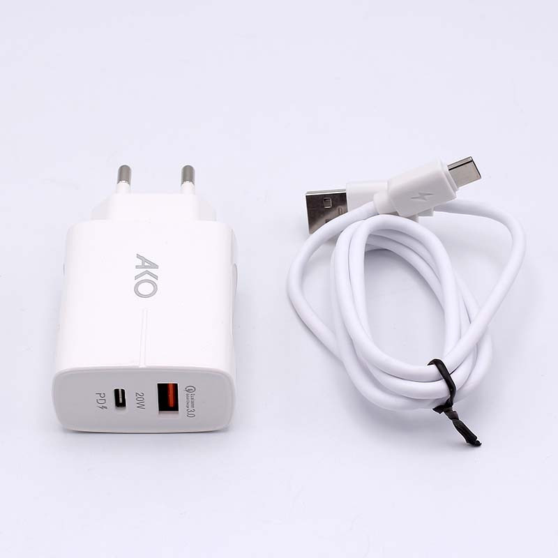 شارژر دیواری آکو مدل AH-2 به همراه کابل تبدیل USB-C