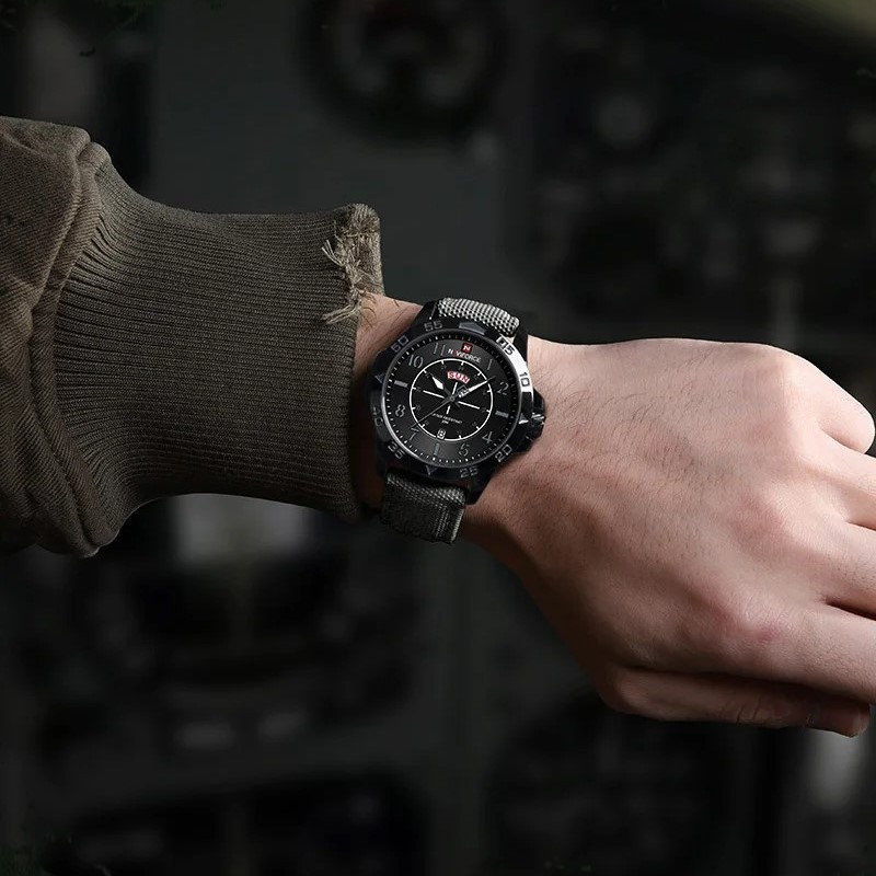 ساعت مچی عقربه‌ای مردانه نیوی فورس مدل NF9204BGY