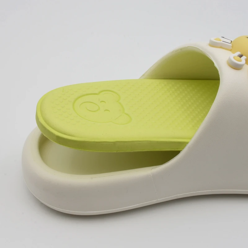 عکس شماره 7 : دمپایی دخترانه پاپا مدل رها نیو زنبوری gr.07