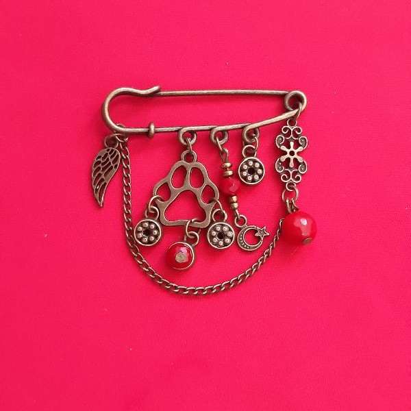 سنجاق سینه دخترانه مدل رد پا کد 1060 سنجاق سینه دخترانه مدل رد پا کد 1060