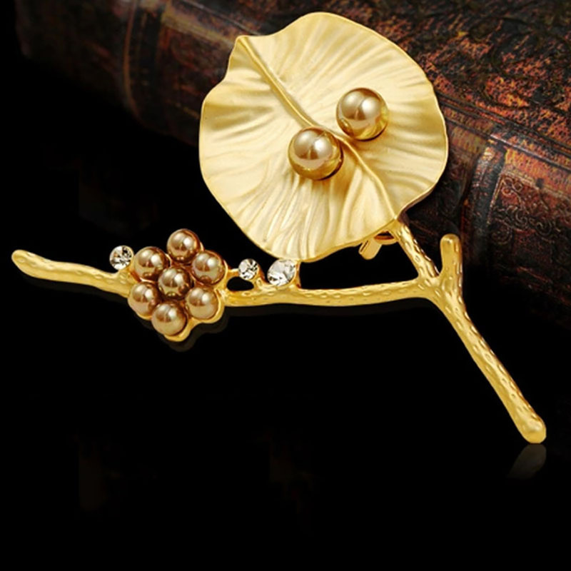 گل سینه زنانه مدل برگ نیلوفر کد 00906 گل سینه زنانه مدل برگ نیلوفر کد 00906