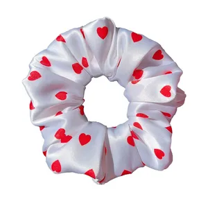 کش مو زنانه مدل اسکرانچی ساتن طرح قلبی کد ap101