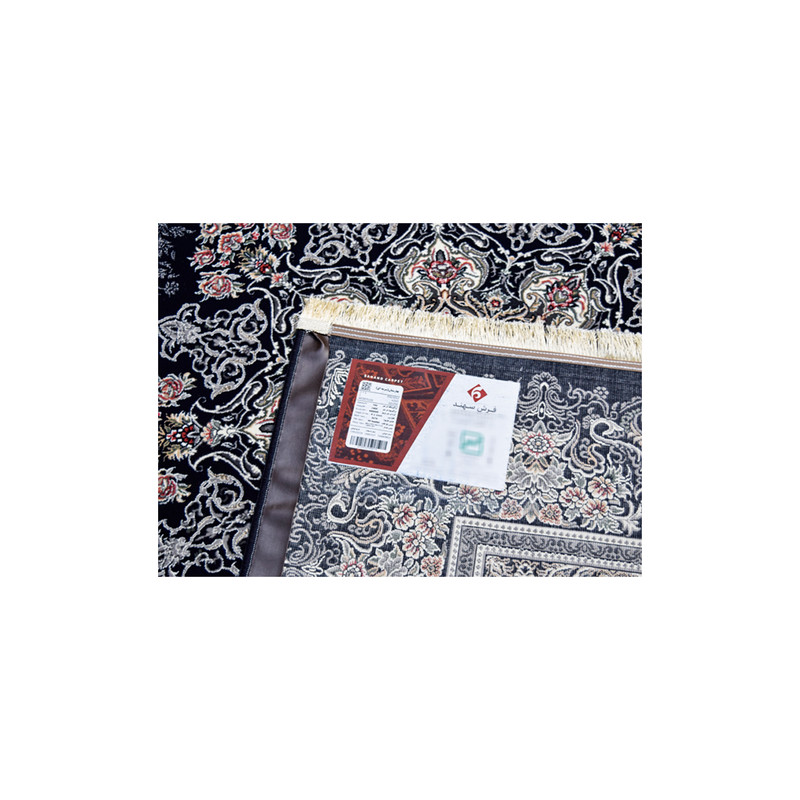 فرش ماشینی 700 شانه سهند زمینه سرمه‌ای حاشیه ذغالی مدل VT00.DI