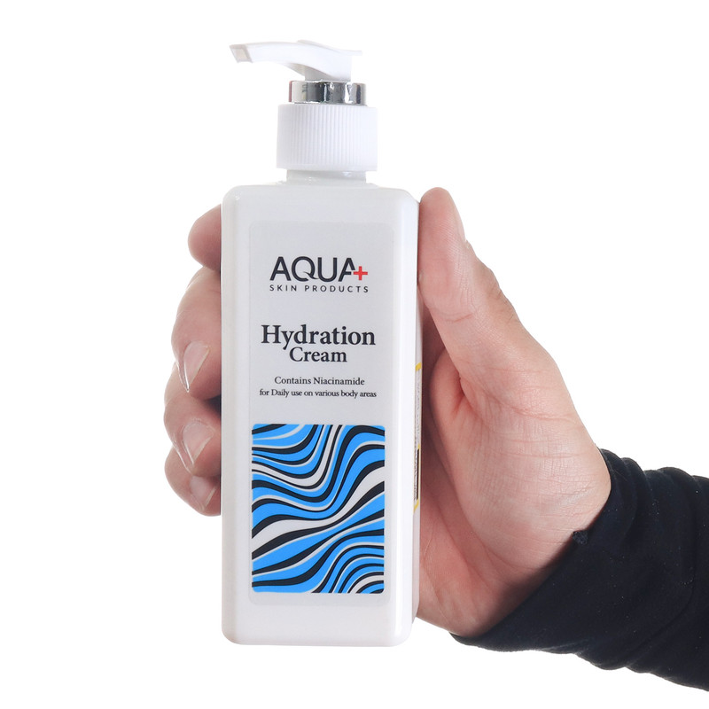 کرم آبرسان و مرطوب کننده آکوا پلاس مدل حاوی نیاسین آمید حجم 250 میلی لیتر