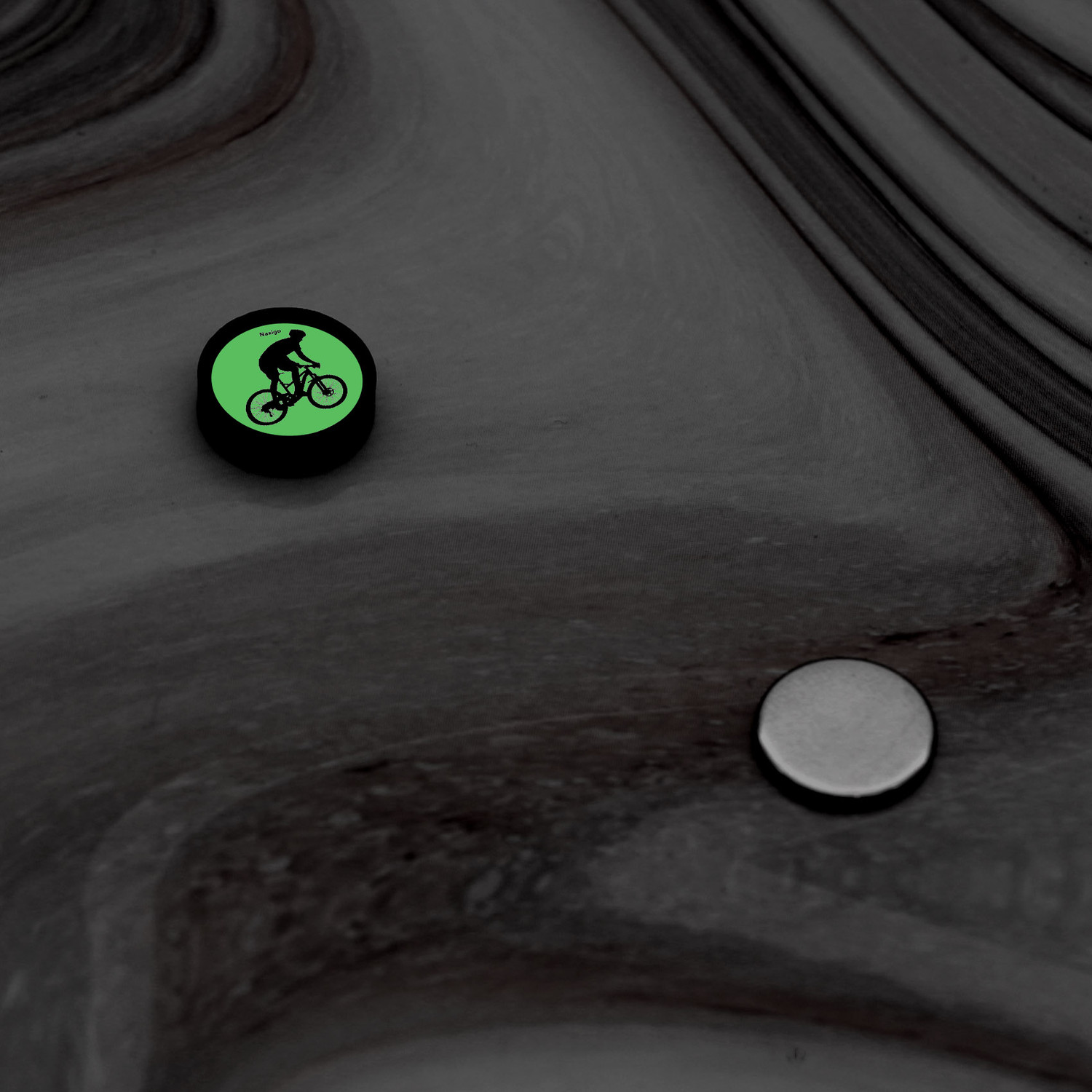 پیرسینگ گوش ناکسیگو مدل شب تاب طرح دوچرخه سواری کد PM6704 پیرسینگ گوش ناکسیگو مدل شب تاب طرح دوچرخه سواری کد PM6704