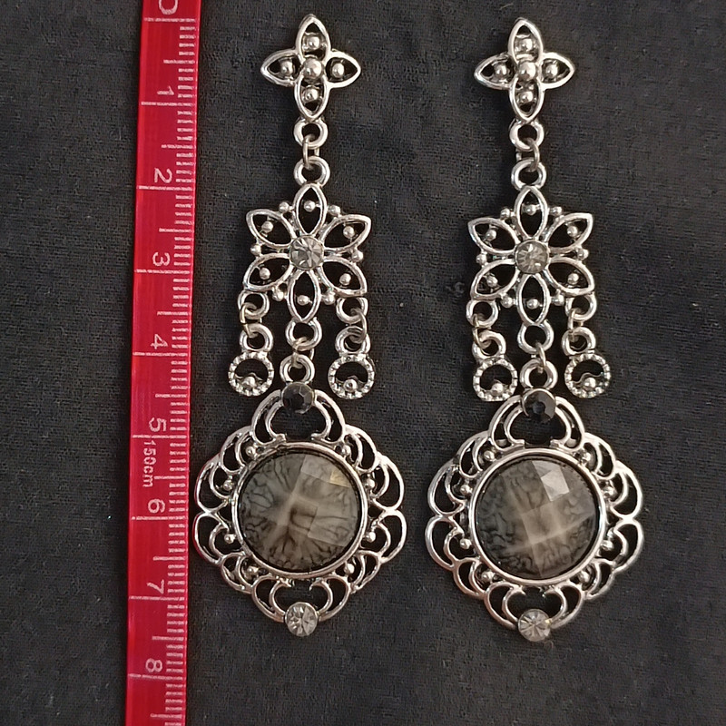 گوشواره زنانه مدل سنتی هندی نگین دار گوشواره زنانه مدل سنتی هندی نگین دار