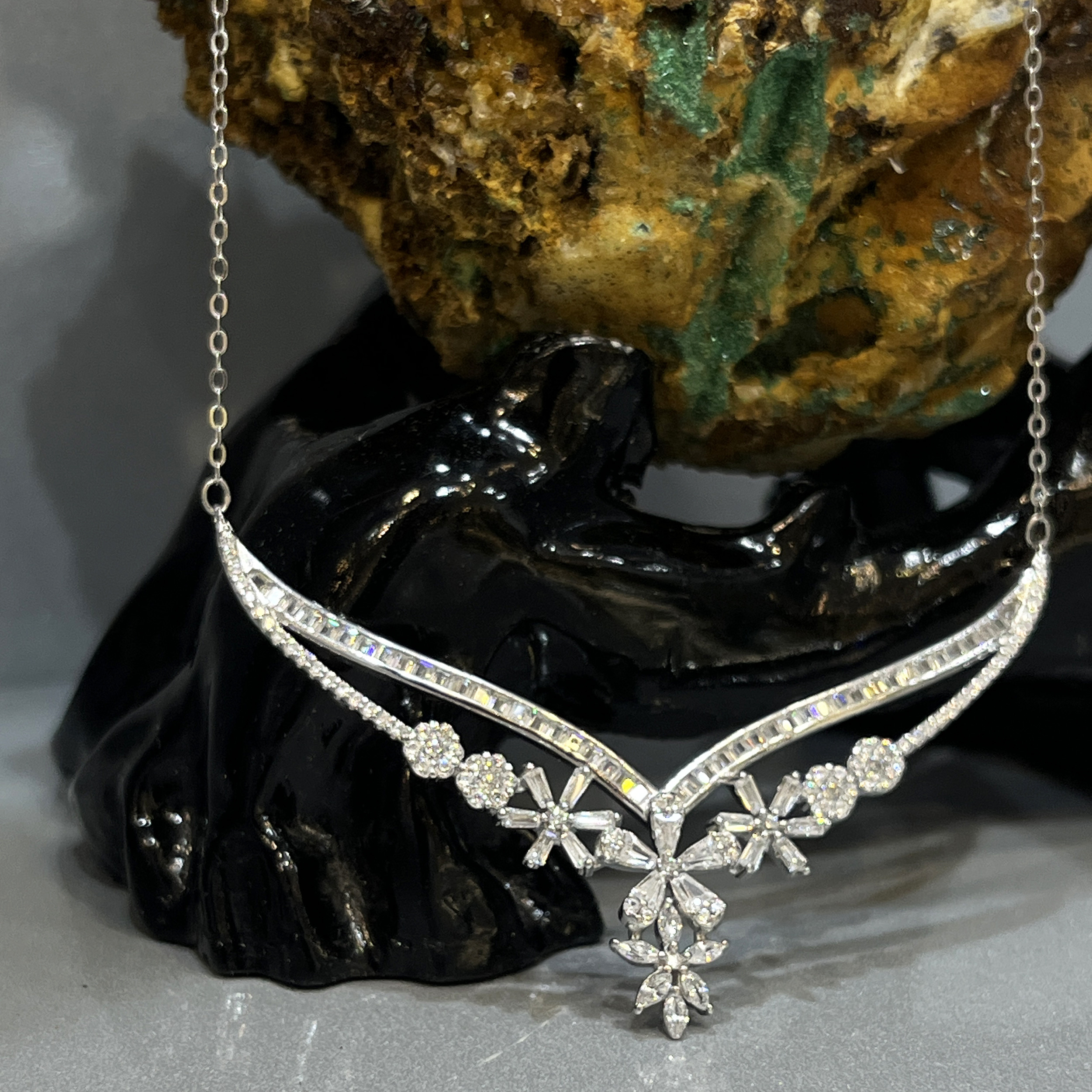 ست نقره زنانه مدل جواهری نگین های اتریشی و روکش آب رادیوم کد 0023