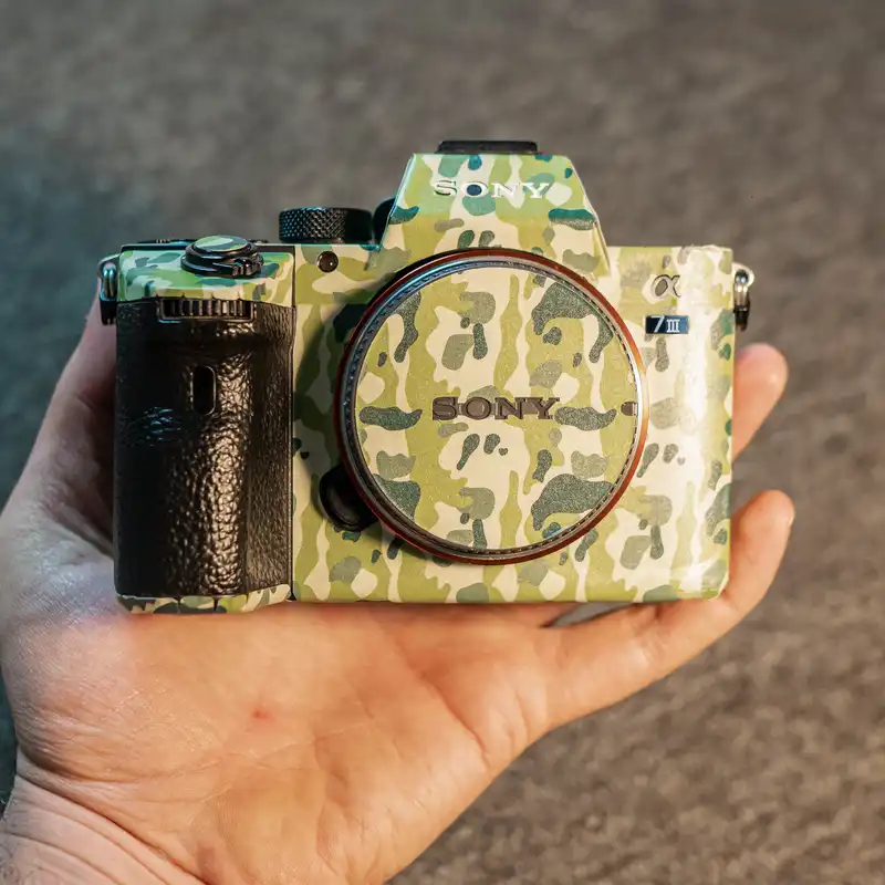 برچسب پوششی دوربین مدل چریکی مناسب برای دوربین سونی Alpha 7 III