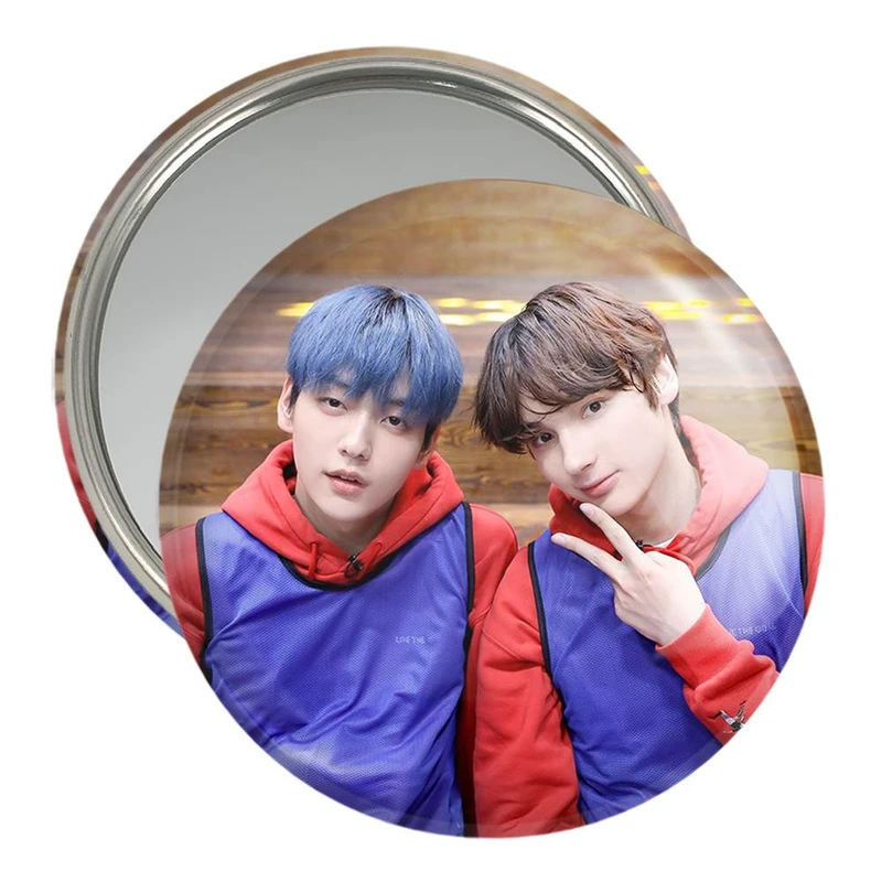 آینه جیبی خندالو مدل هیونینگ کای و تهیون گروه تی اکس تی TXT  کد 11843