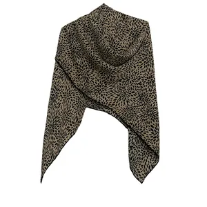 روسری زنانه مدل نخی گارزا ژاکارد دور دست دوز کد KAN2