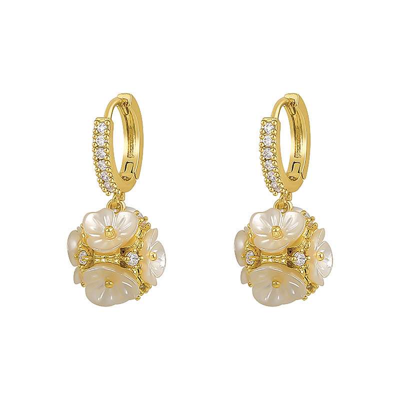 گوشواره حلقه ای زنانه مدل رینگ نگین شش گل صدفی کد 00972