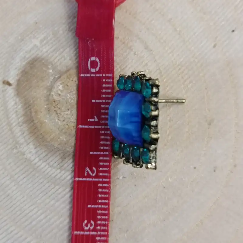 گوشواره زنانه مدل نگین دار سنتی