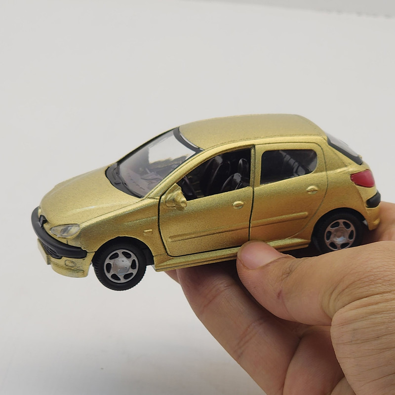 ماشین بازی ناب سل مدل فلزی درب بازشو پژو 206 custom cover