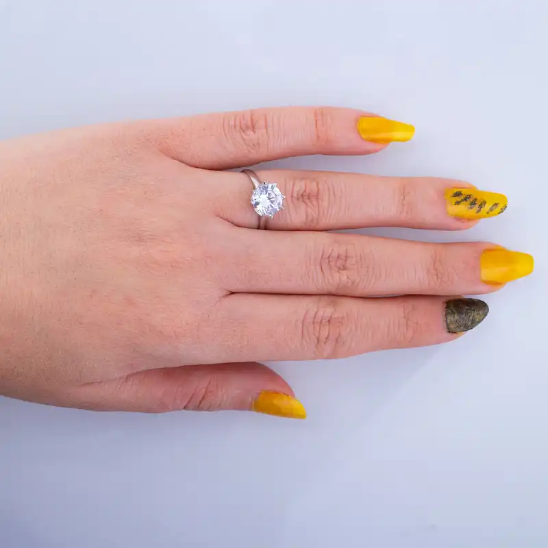 انگشتر نقره زنانه مدل تک تاش AMT_R119