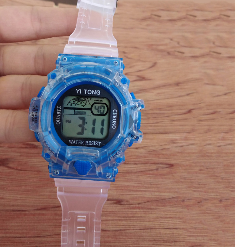 ساعت مچی دیجیتال پسرانه مدل YI TONG کد 37 ساعت مچی دیجیتال پسرانه مدل YI TONG کد 37