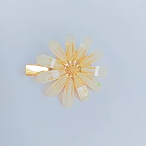 گیره مو زنانه مدل بابونه