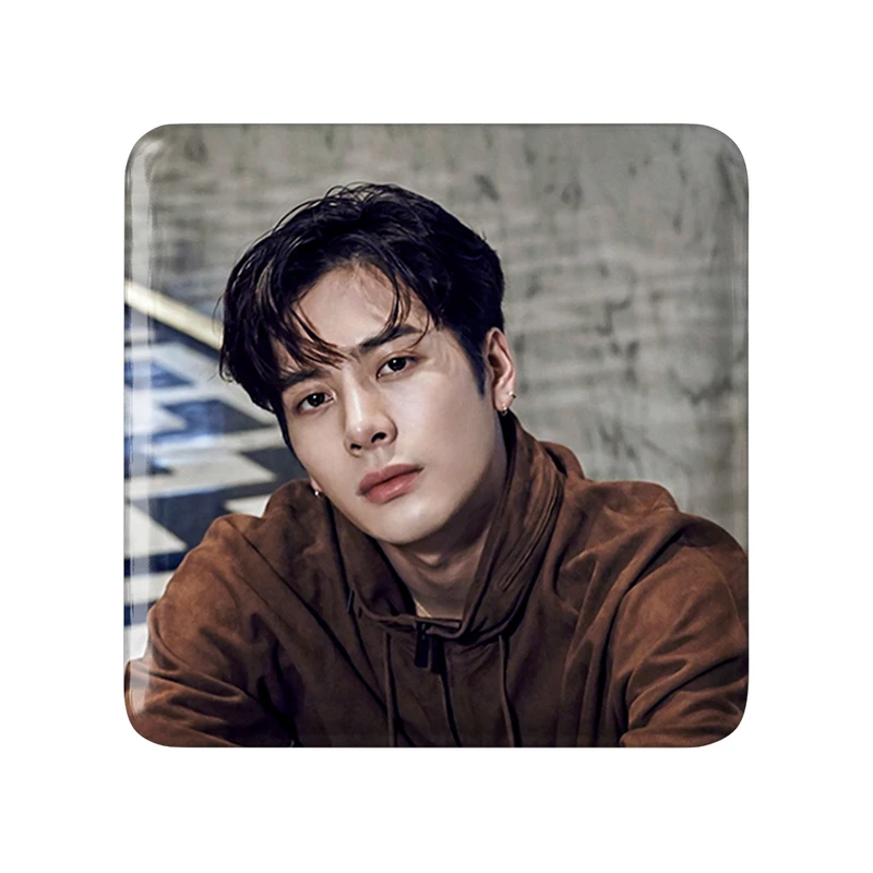 مگنت خندالو طرح جکسون گروه گات سون GOT7  مدل مربعی کد 20951