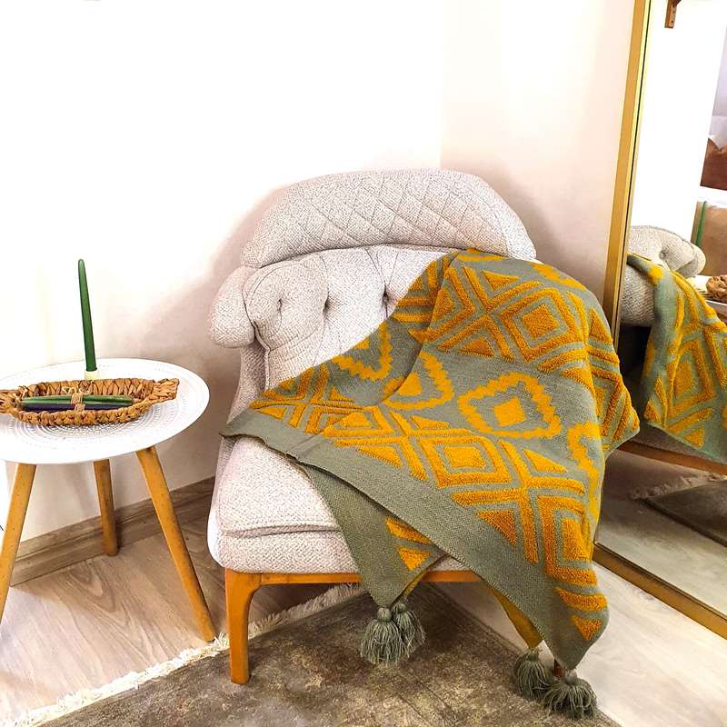 شال مبل مدل پانچدوزی سایز 180x150 سانتی متر شال مبل مدل پانچدوزی سایز 180x150 سانتی متر