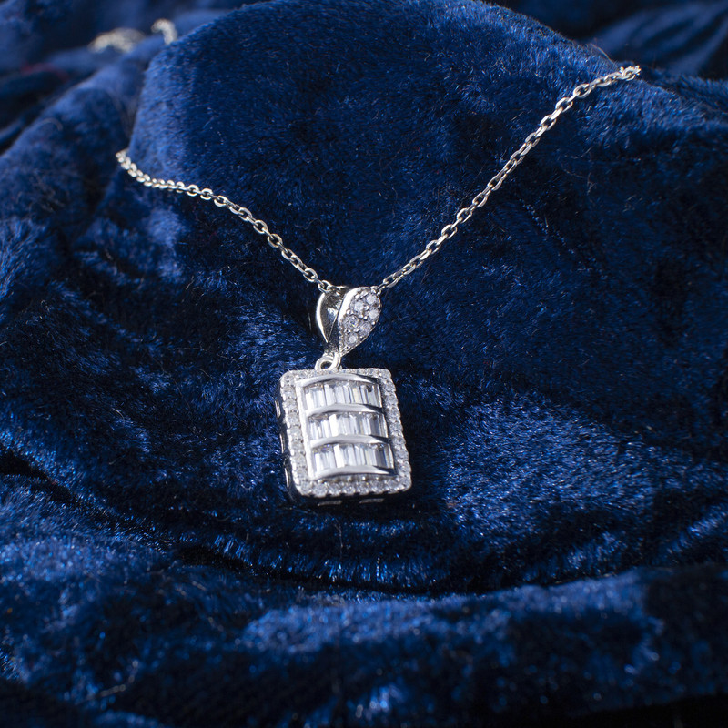 گردنبند نقره زنانه مدل امرالدکات AMT-M111