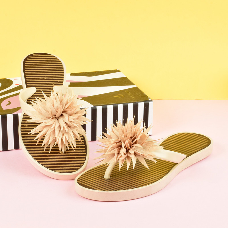 دمپایی لاانگشتی زنانه نیکتا مدل گل پارچه ای BZH.4026