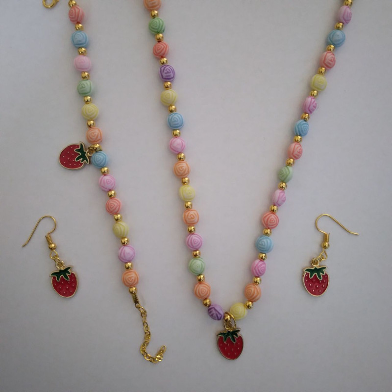 نیم ست دخترانه مدل توت فرنگی نیم ست دخترانه مدل توت فرنگی