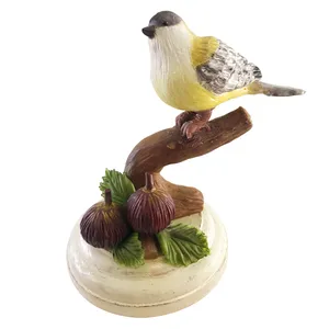 مجسمه مدل پرنده و درخت انجیر