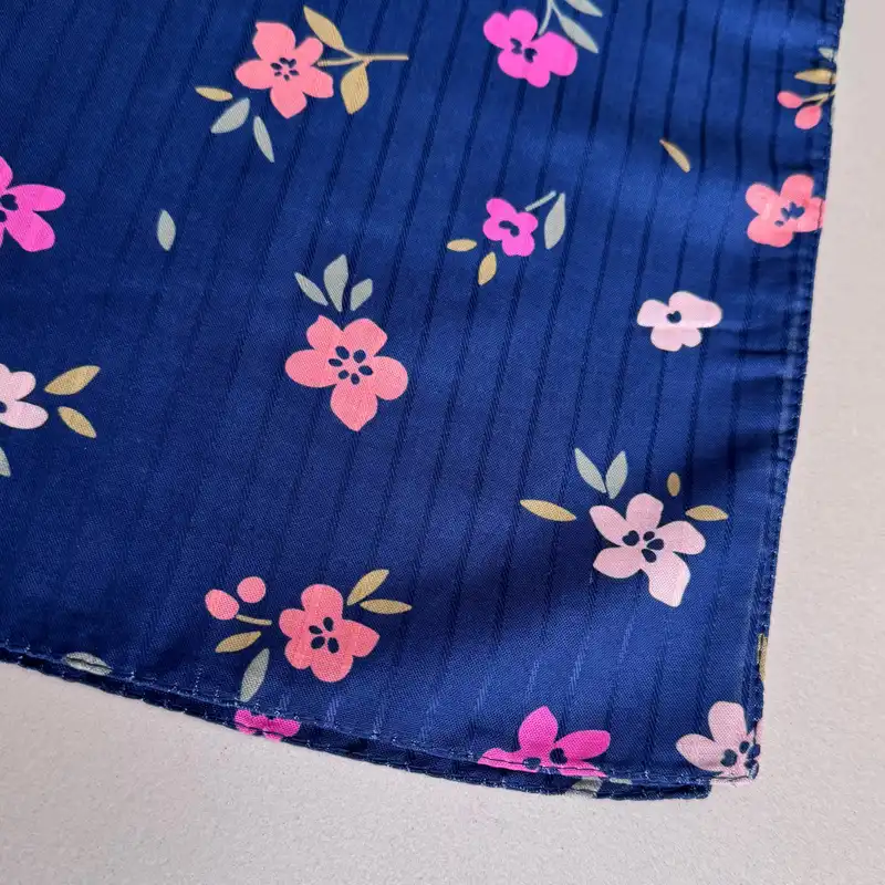 روسری زنانه مدل نخی گل گلی ریز سنتی