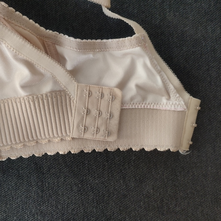 سوتین زنانه مدل کش پهن