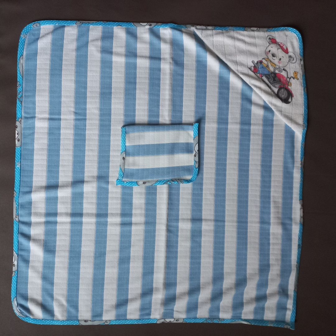 حوله نوزاد مدل راه راه کد AB 05 سایز 70×70 سانتی متر به همراه لیف