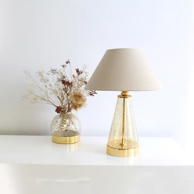 آباژور رومیزی مدل مدرن رابی