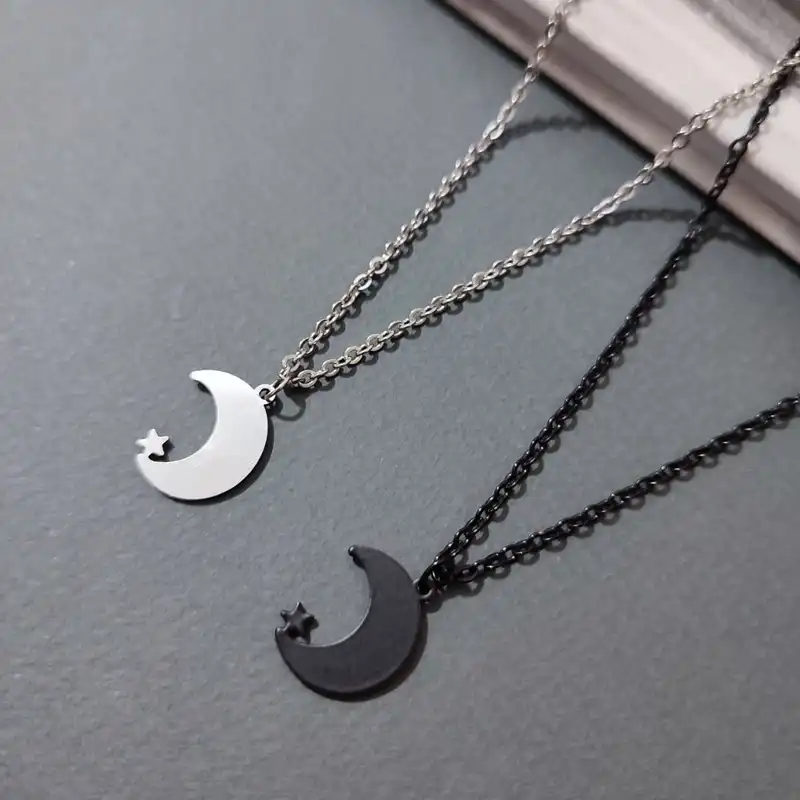 گردنبند مدل ماه  و ستاره مجموعه 2 عددی