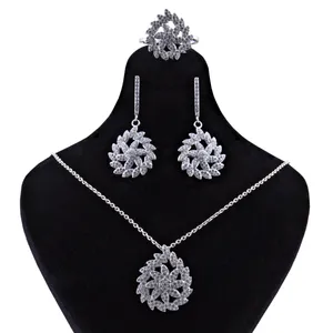 نیم ست نقره زنانه بازرگانی میلادی مدل فول نگین برلیان طبیعی کد NTR_084