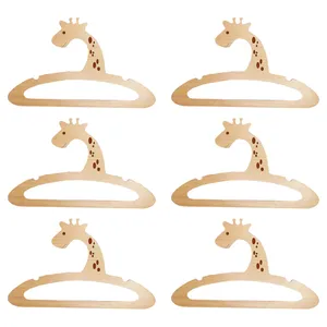 چوب لباسی نوزاد مدل زرافه کد C02 مجموعه 6 عددی