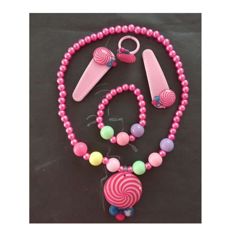 نیم ست دخترانه مدل شکلات کد 01 به همراه گیره مو نیم ست دخترانه مدل شکلات کد 01 به همراه گیره مو