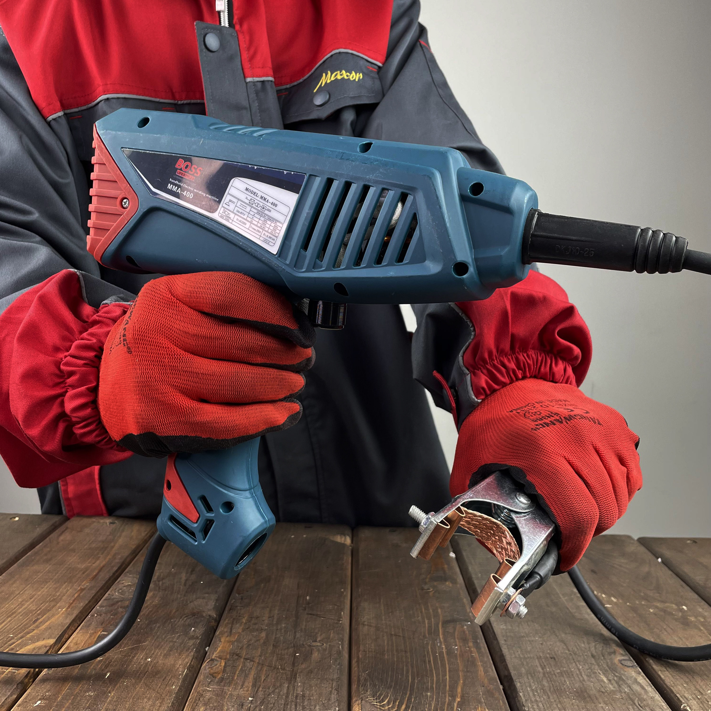 اینورتر جوشکاری 400 آمپر صنعتی باس مدل MMA-400 اینورتر جوشکاری 400 آمپر صنعتی باس مدل MMA-400