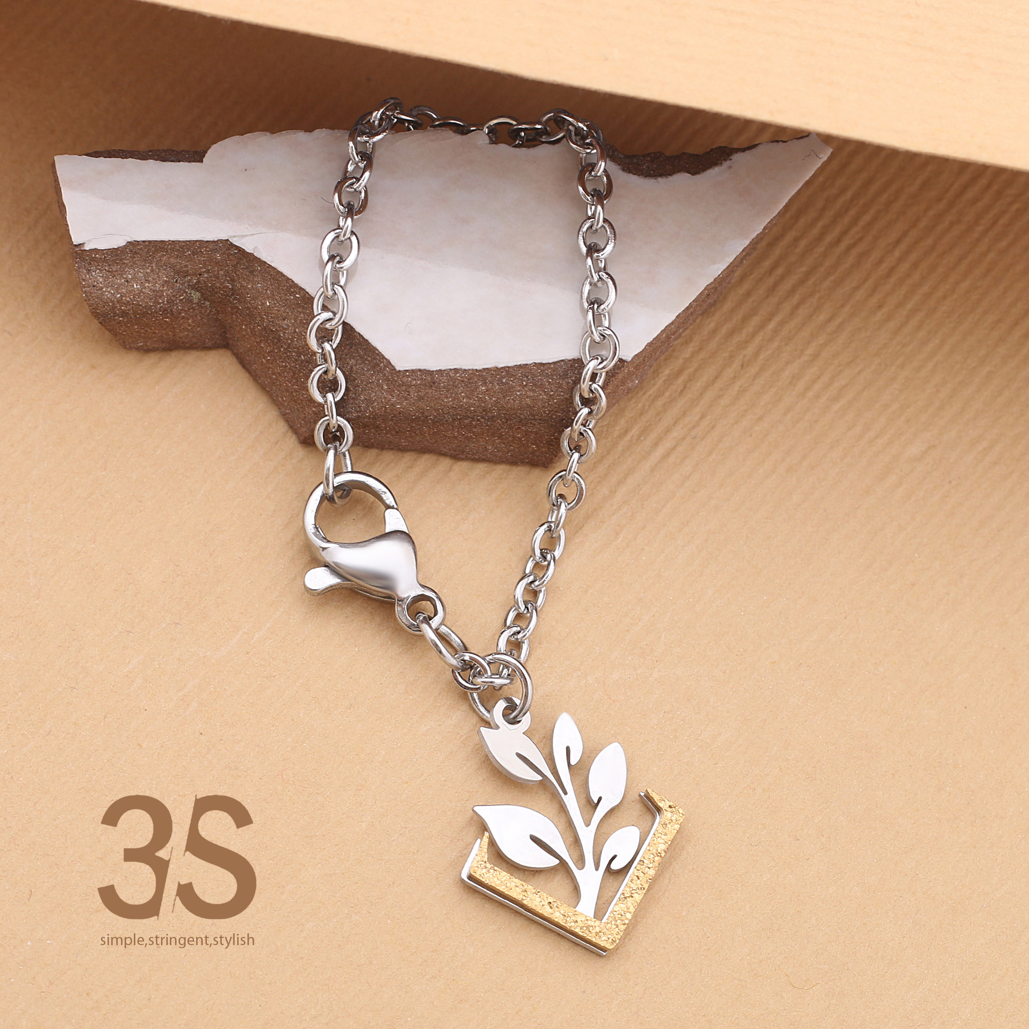 آویز ساعت زنانه طرح برگ کد 592 آویز ساعت زنانه طرح برگ کد 592