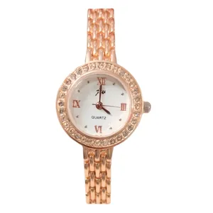 ساعت مچی عقربه ای زنانه مدل دور نگین بند حصیری 