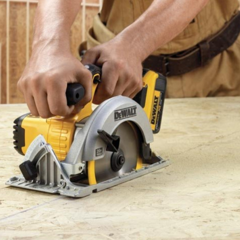 اره دیسکی شارژی  دیوالت مدل DCS391M2