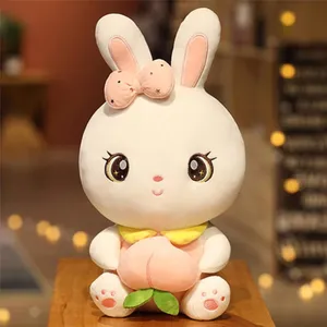 عروسک طرح خرگوش مدل توت فرنگی بدست ارتفاع 25 سانتی‌متر