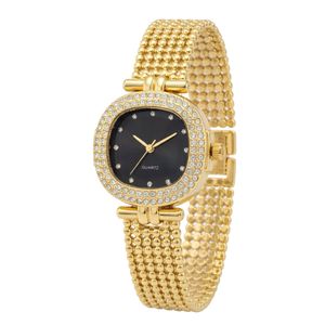 ساعت مچی عقربه‌ای کوارتز زنانه مدل لوکس قاب دور نگین بند طرح بافت کد ۲