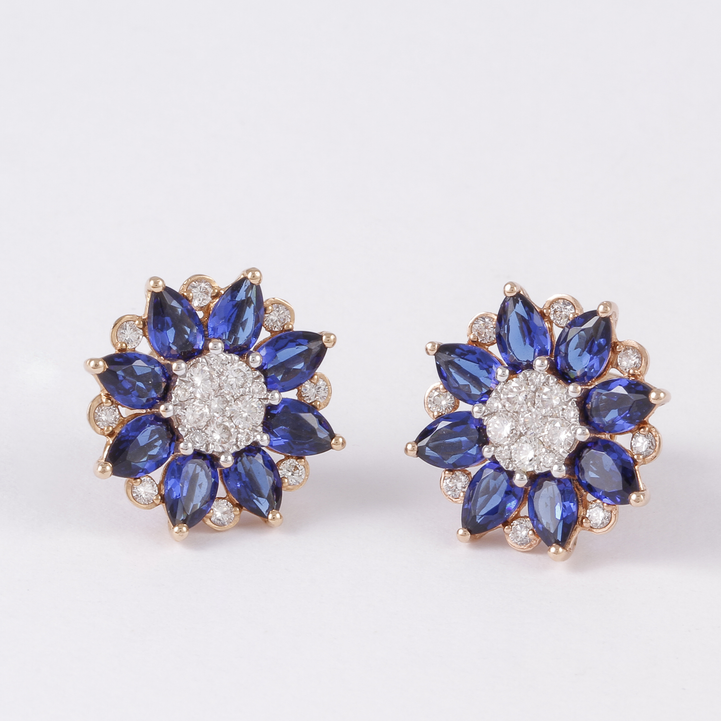 گوشواره طلا 18 عیار زنانه جواهری گاندی مدل A4625